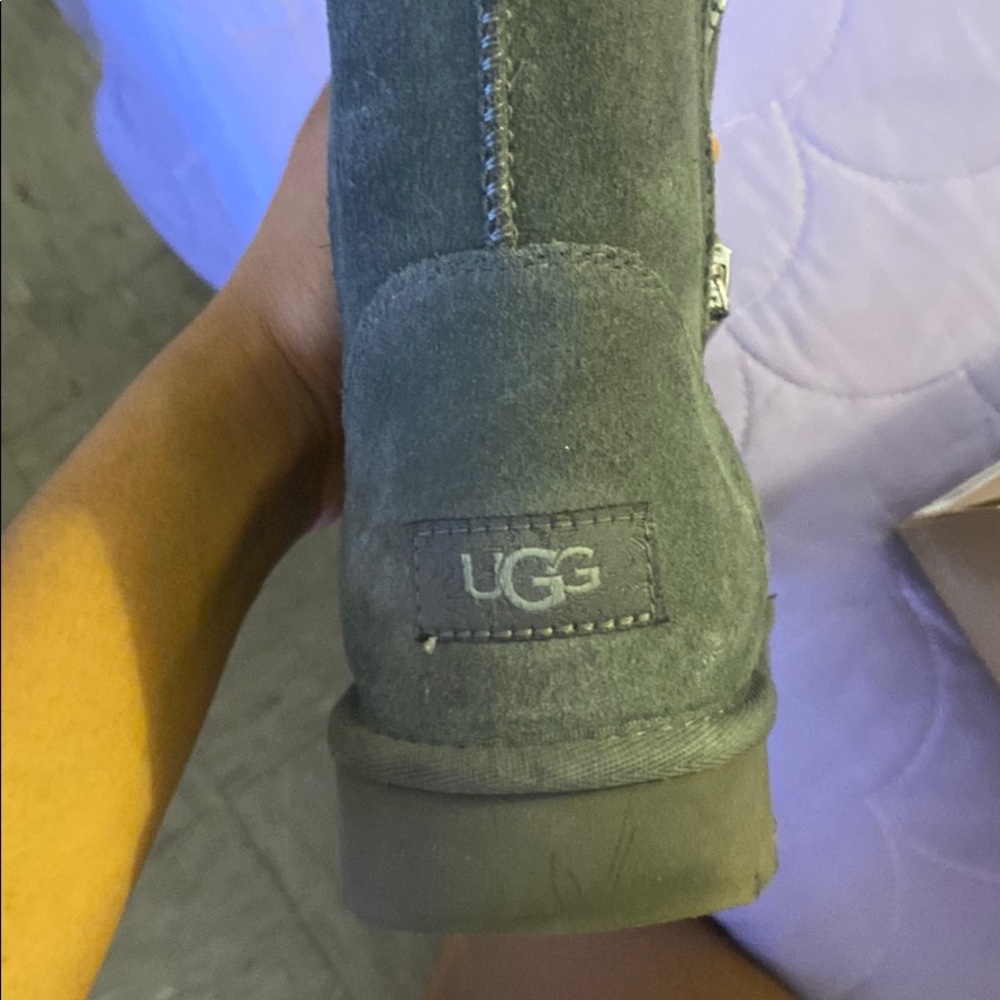 Uggs - image 2